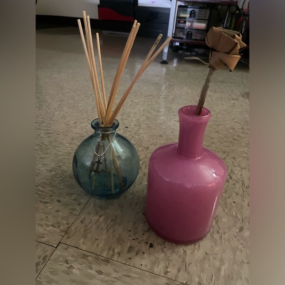 2-Decor Diffuser Oil Vase - Picture 1 of 8